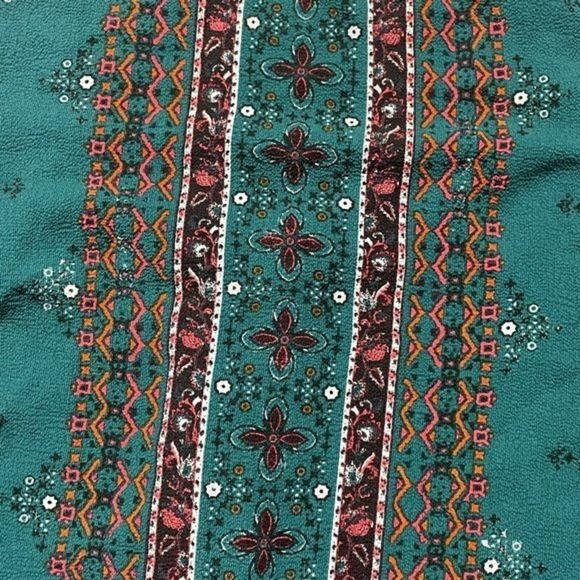 Xhilaration Womens‎ Shirt Blouse Size M Green Embroidered Sleeveless Summer Top - Picture 2 of 9